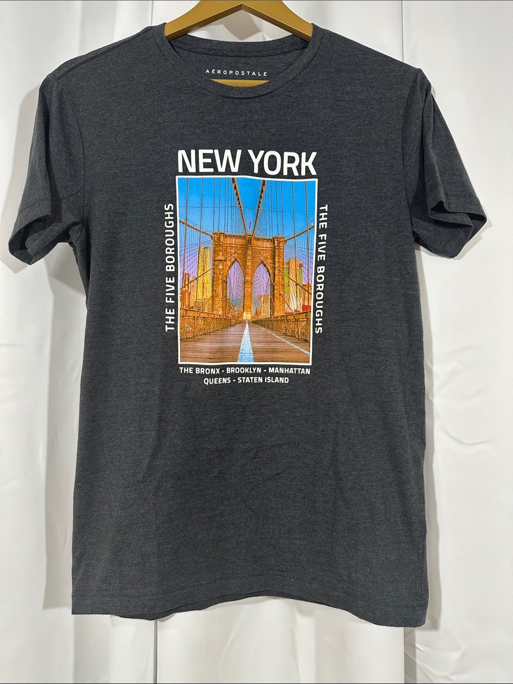 Aéropostale New York Brooklyn Bridge Graphic T-Shirt Size Small Gray NYC Tee
